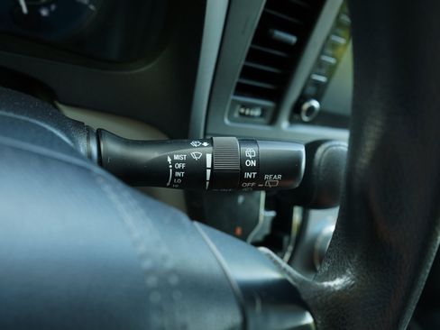 Used 2020 Toyota Sienna L image 25