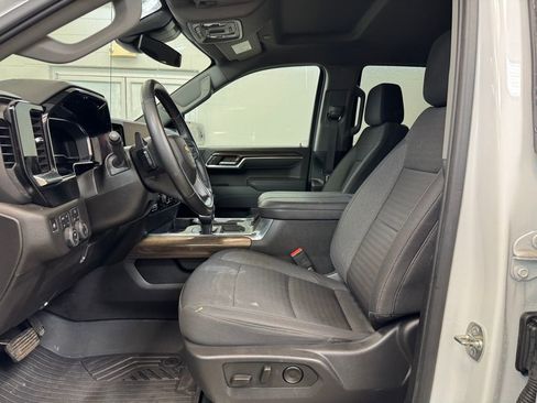 Used 2025 Chevrolet Silverado 1500 LT AWD/4WD image 13