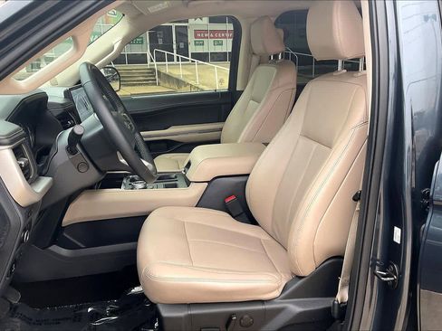 Used 2022 Ford Expedition Max XLT image 6
