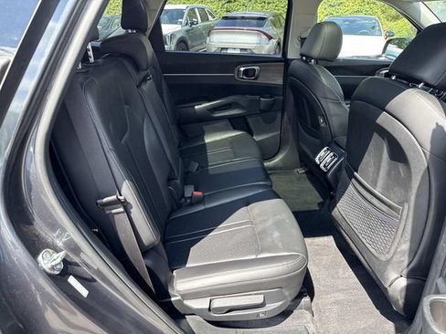 Used 2023 Kia Sorento S w/ Panoramic Sunroof Package AWD/4WD image 11