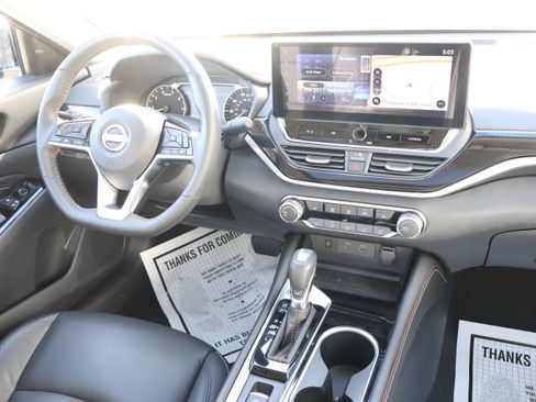 Used 2023 Nissan Altima 2.5 SR w/ SR Premium Package image 14