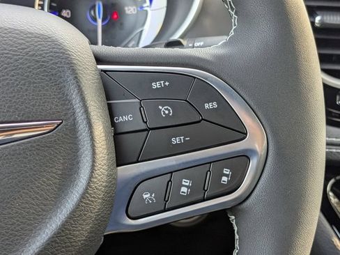 New 2026 Chrysler Pacifica Select FWD image 25