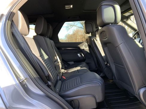 Certified 2025 Land Rover Discovery S image 20