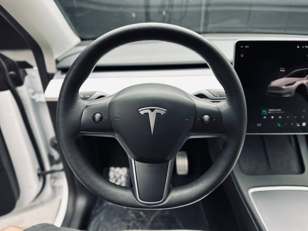 Used 2023 Tesla Model Y Performance AWD/4WD image 28