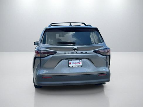 Used 2026 Toyota Sienna XLE FWD image 6