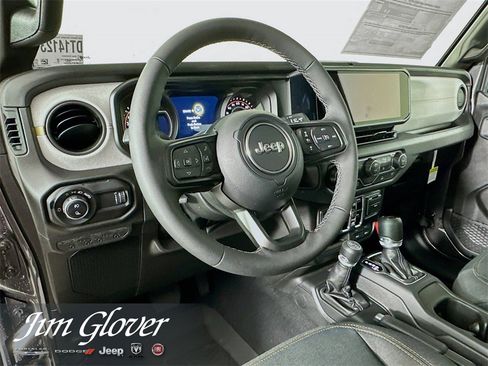 New 2025 Jeep Gladiator Sport image 25