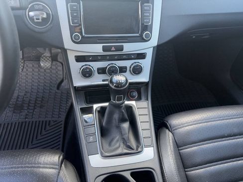 Used 2013 Volkswagen CC Sport FWD image 10