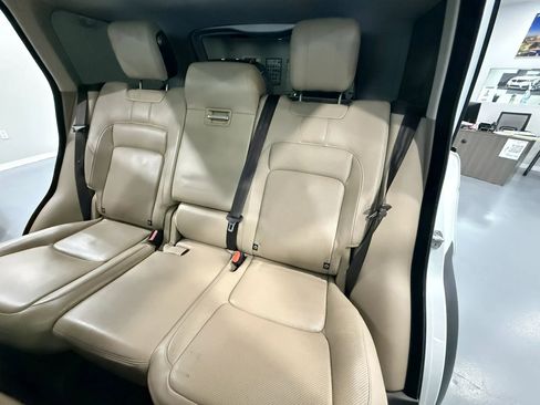 Used 2018 Land Rover Range Rover HSE image 12