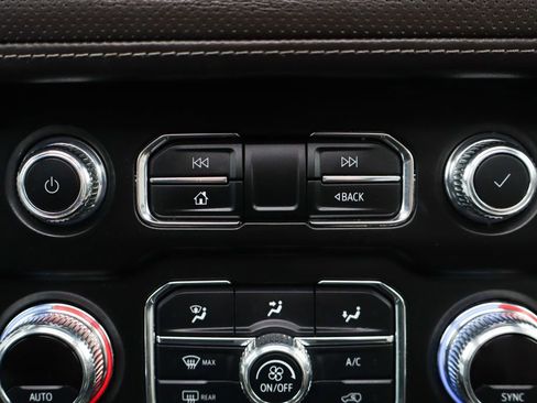 Used 2021 GMC Yukon XL SLT w/ SLT Premium Package image 38