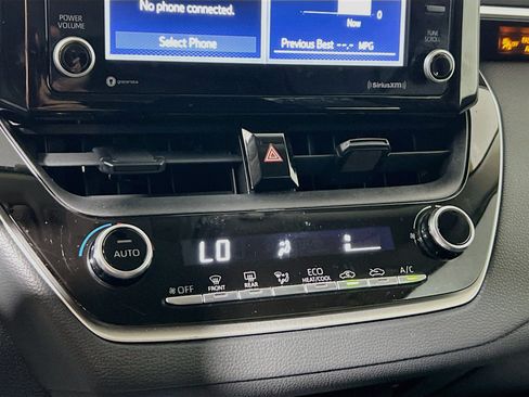 Used 2022 Toyota Corolla LE FWD image 18