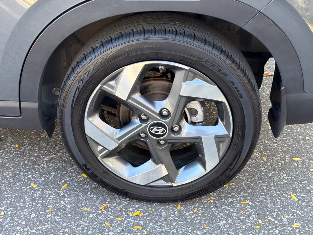 Certified 2024 Hyundai Venue Limited FWD image 6