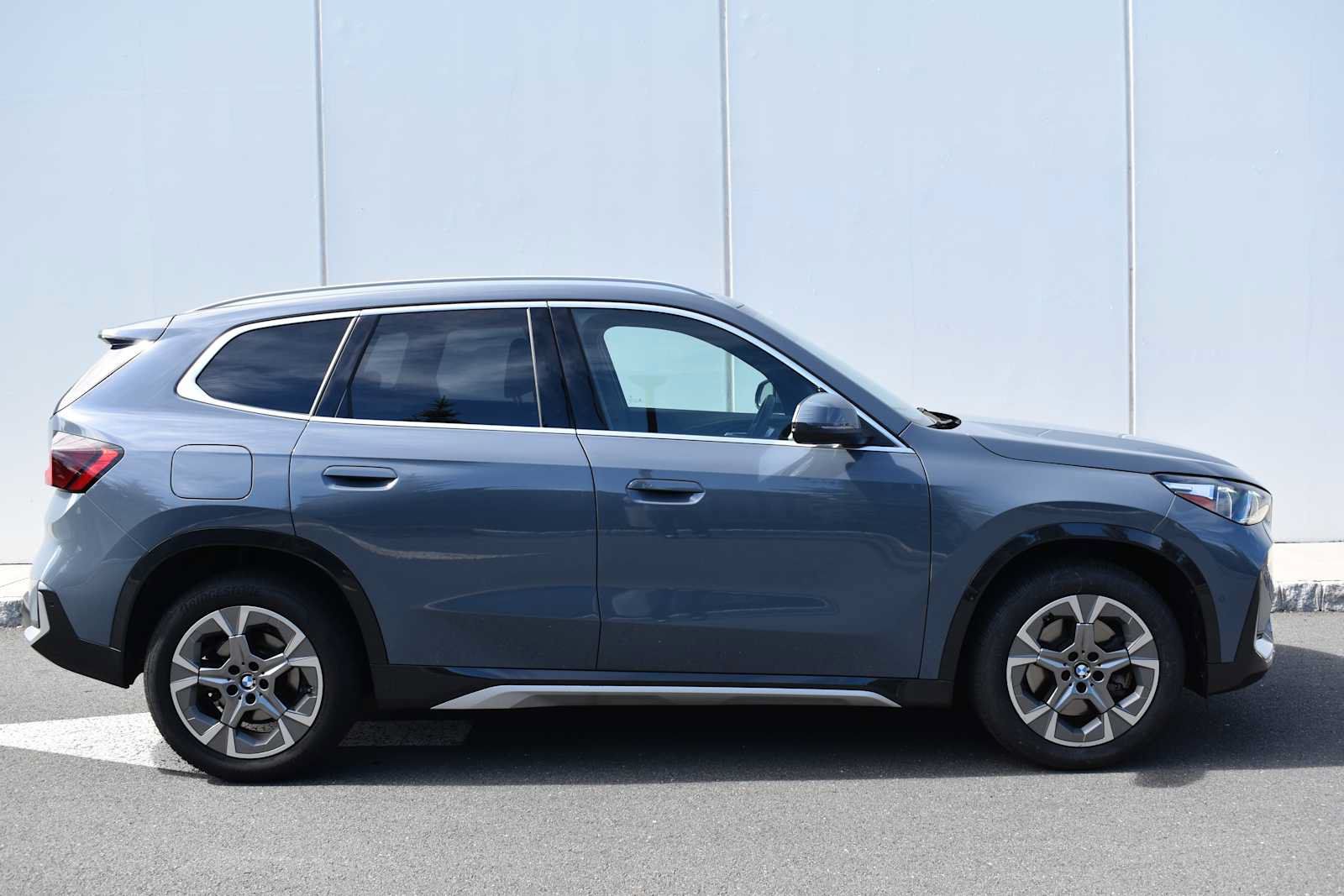 Used 2025 BMW X1 xDrive28i w/ Convenience Package AWD/4WD image 4