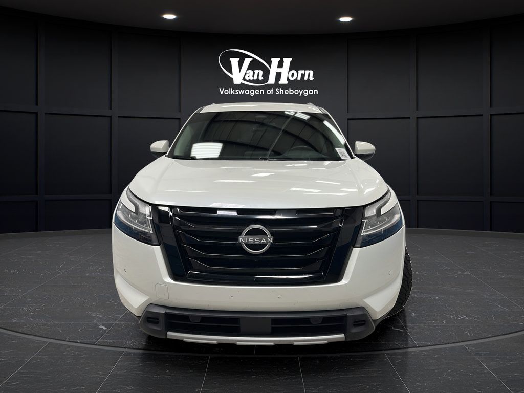 Used 2023 Nissan Pathfinder SL AWD/4WD image 2