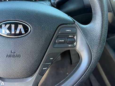 Used 2018 Kia Forte LX image 12