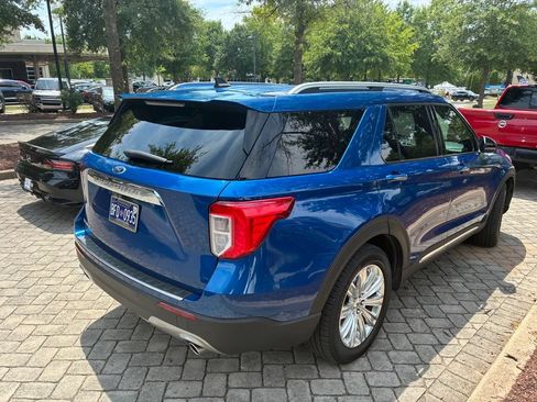 Used 2022 Ford Explorer Limited w/ Equipment Group 301A RWD image 3