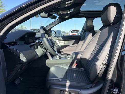 New 2026 Land Rover Discovery Sport Landmark image 3