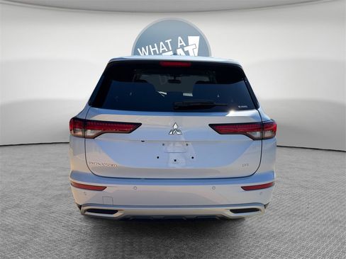 Used 2022 Mitsubishi Outlander SE image 5