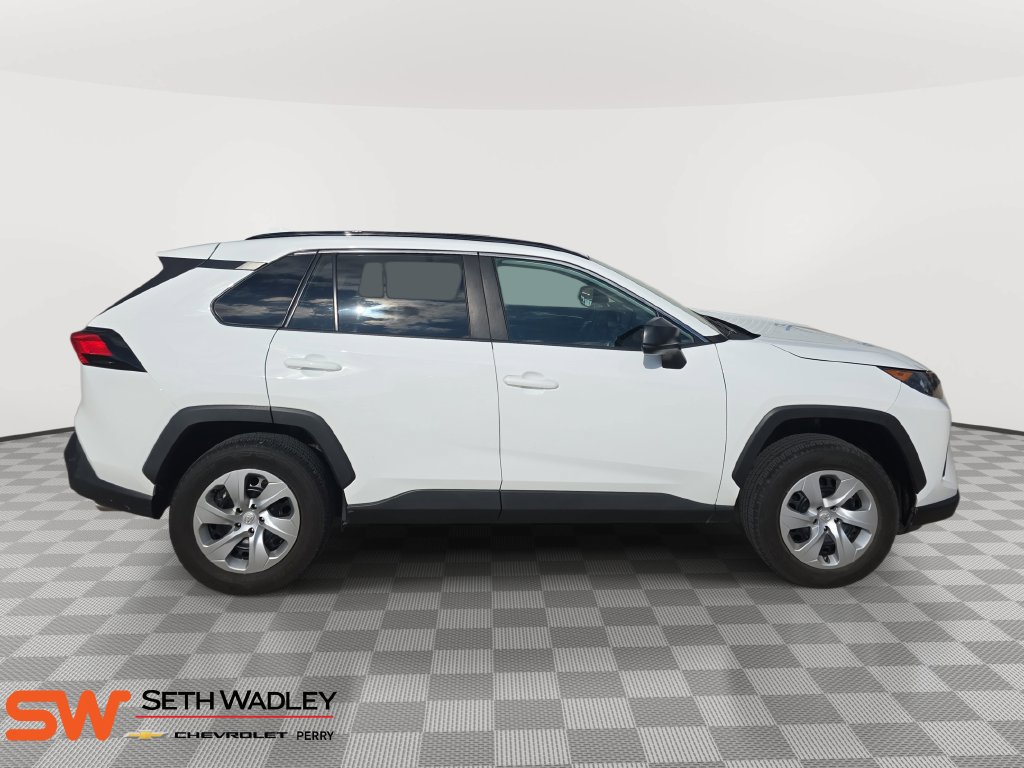 Used 2021 Toyota RAV4 LE FWD image 8