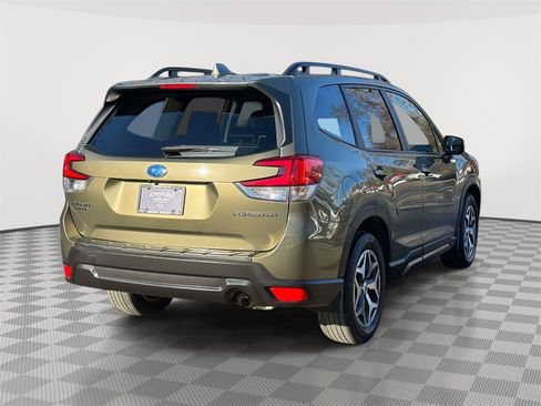 Used 2023 Subaru Forester Premium image 7