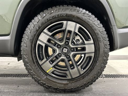 Used 2024 Rivian R1S Adventure AWD/4WD image 10