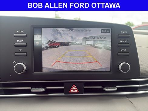 Used 2025 Hyundai Elantra SE FWD image 16