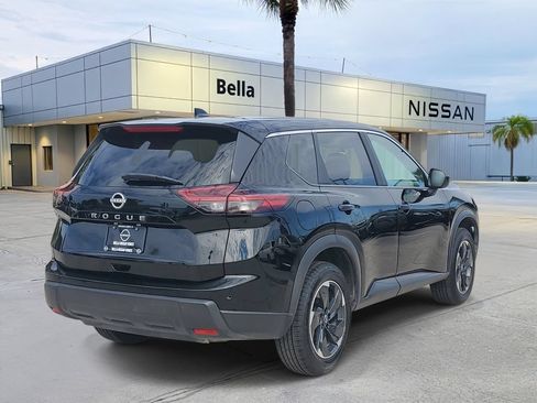 Certified 2025 Nissan Rogue SV FWD image 6