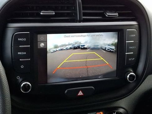 Used 2023 Kia Soul LX w/ LX Technology Package FWD image 17