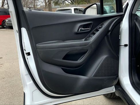 Used 2020 Chevrolet Trax LT w/ Redline Edition image 19