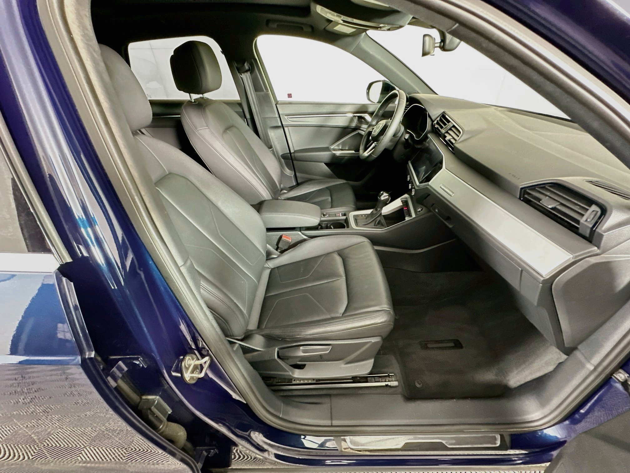 Used 2019 Audi Q3 2.0T Premium w/ Convenience Package AWD/4WD image 31