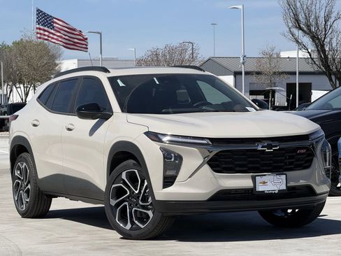 New 2026 Chevrolet Trax RS w/ Sunroof Package FWD image 2