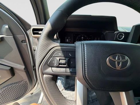 Used 2025 Toyota 4Runner SR5 AWD/4WD image 30