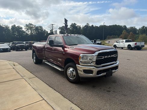 Used 2022 RAM 3500 Big Horn RWD image 3