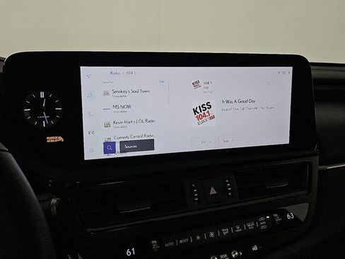 Used 2025 Lexus ES 300h w/ Premium Package image 19