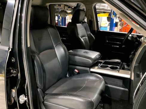 Used 2015 RAM 2500 Laramie w/ Black Appearance Group image 9