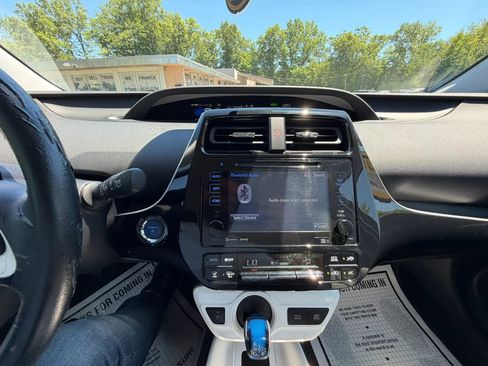 Used 2016 Toyota Prius Three Touring FWD image 24