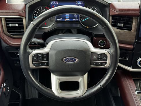 Used 2024 Ford Expedition Limited image 15