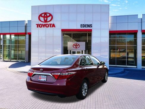 Used 2015 Toyota Camry LE FWD image 3