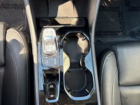 Used 2025 Volvo XC40 B5 Plus AWD/4WD image 21