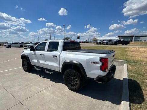 Used 2025 Chevrolet Colorado Trail Boss AWD/4WD image 3