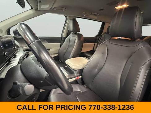 Used 2023 Kia Carnival LX FWD image 12