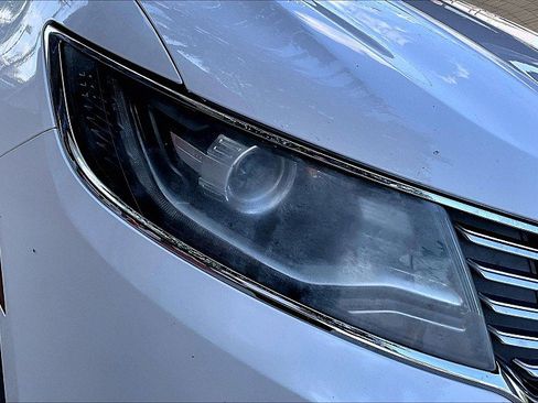 Used 2016 Lincoln MKX Reserve w/ Technology Package FWD image 25