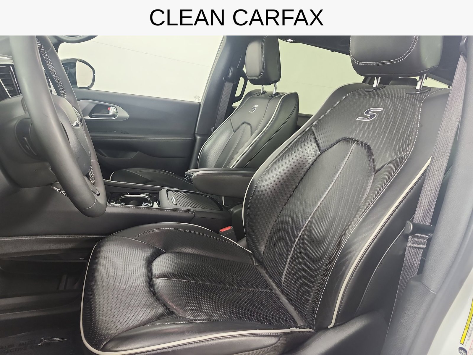 Used 2025 Chrysler Pacifica Limited FWD image 19