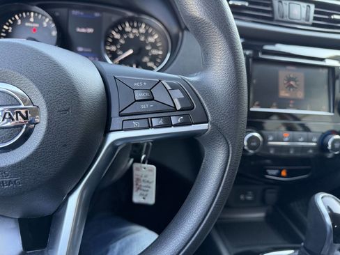 Used 2020 Nissan Rogue Sport S image 31