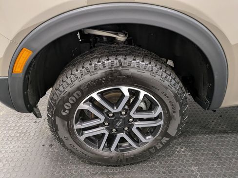 Used 2025 Ford Ranger Lariat w/ Trailer Tow Package image 7