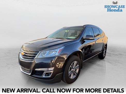 Used 2017 Chevrolet Traverse LT FWD image 2