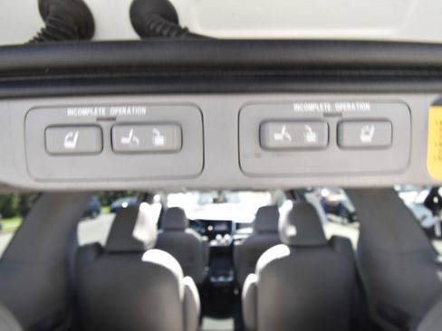 Used 2017 Toyota Sienna Limited Premium FWD image 12