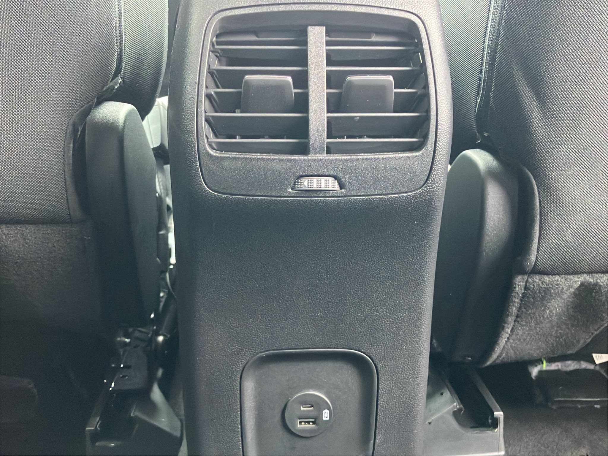 Used 2022 Ford Escape SE w/ SE Sport Appearance Package FWD image 32