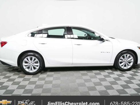Used 2025 Chevrolet Malibu LT FWD image 2