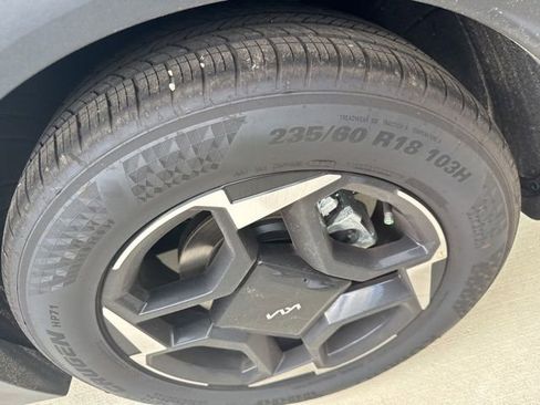 Used 2026 Kia Sportage EX FWD image 9