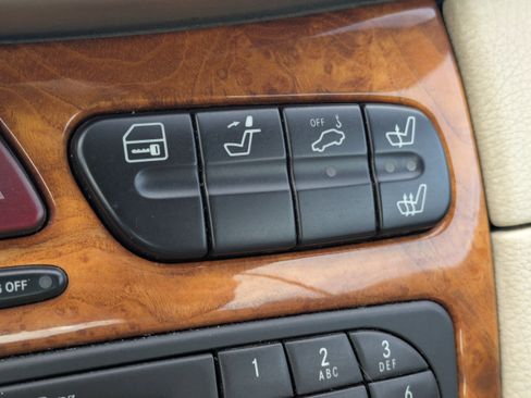 Used 2004 Mercedes-Benz CLK 500 Cabriolet image 22